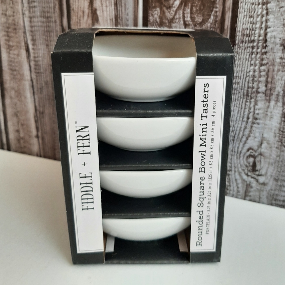 Fiddle Fern Porcelain Rounded Square Bowel Mini Tasters